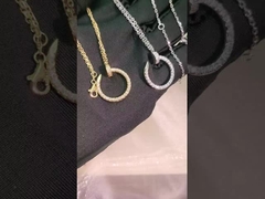 Perhiasan Berlian Emas 18K dengan Gaya Modern dan Pengaturan Bezel