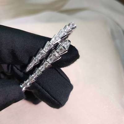 Vvs Diamond Clarity High Jewelry 18K Gold Luxury Collection Exquisite Detail Timeless Elegance Exclusive Jewelry Pieces