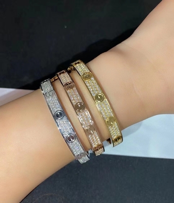 Round Brilliant Cut Diamond Moissanite Watch VVS Batu permata Iced Out Hand Setting