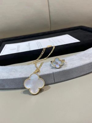 Emas solid 18k Disesuaikan Custom Brand Perhiasan pabrik perhiasan Cina