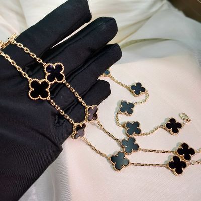 Perhiasan HK Buatan Tangan yang Meningkatkan Keindahan Berlian dengan Pengaturan Prong yang Aman